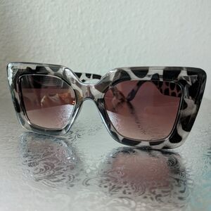 Stylish Tortoise Shell Black and Grey Women's Sunglasses